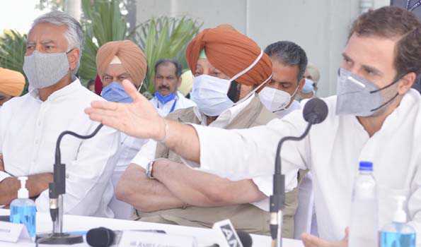 राहुल गांधी ने उनके ट्रैक्टर की गद्दी पर सवाल उठाने वाले भाजपा के नेताओं पर कसा तंज